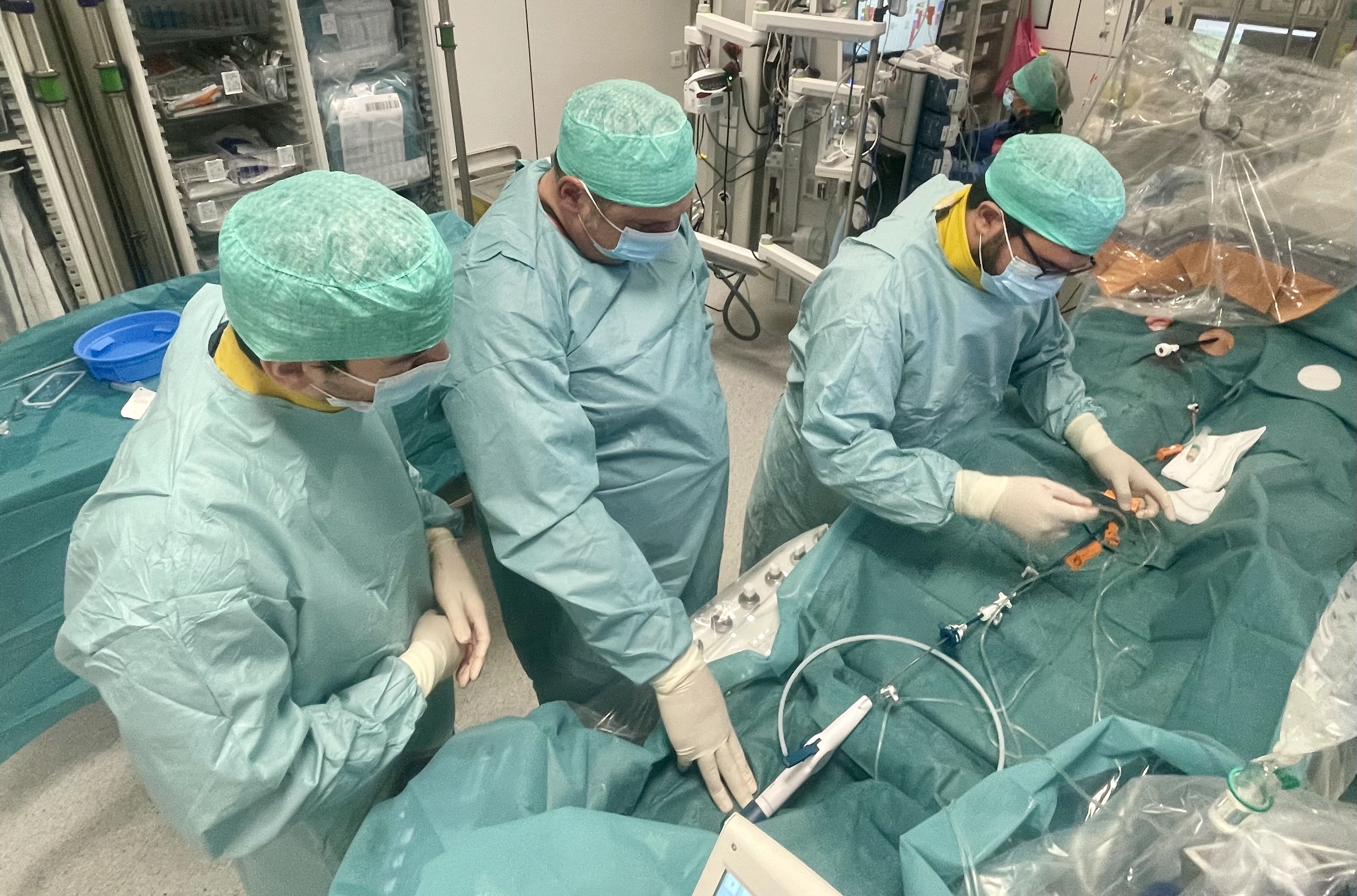 UZ Brussel implanteert nieuwste draadloze minipacemaker als eerste stap naar volledig draadloze tweekamer pacemaker