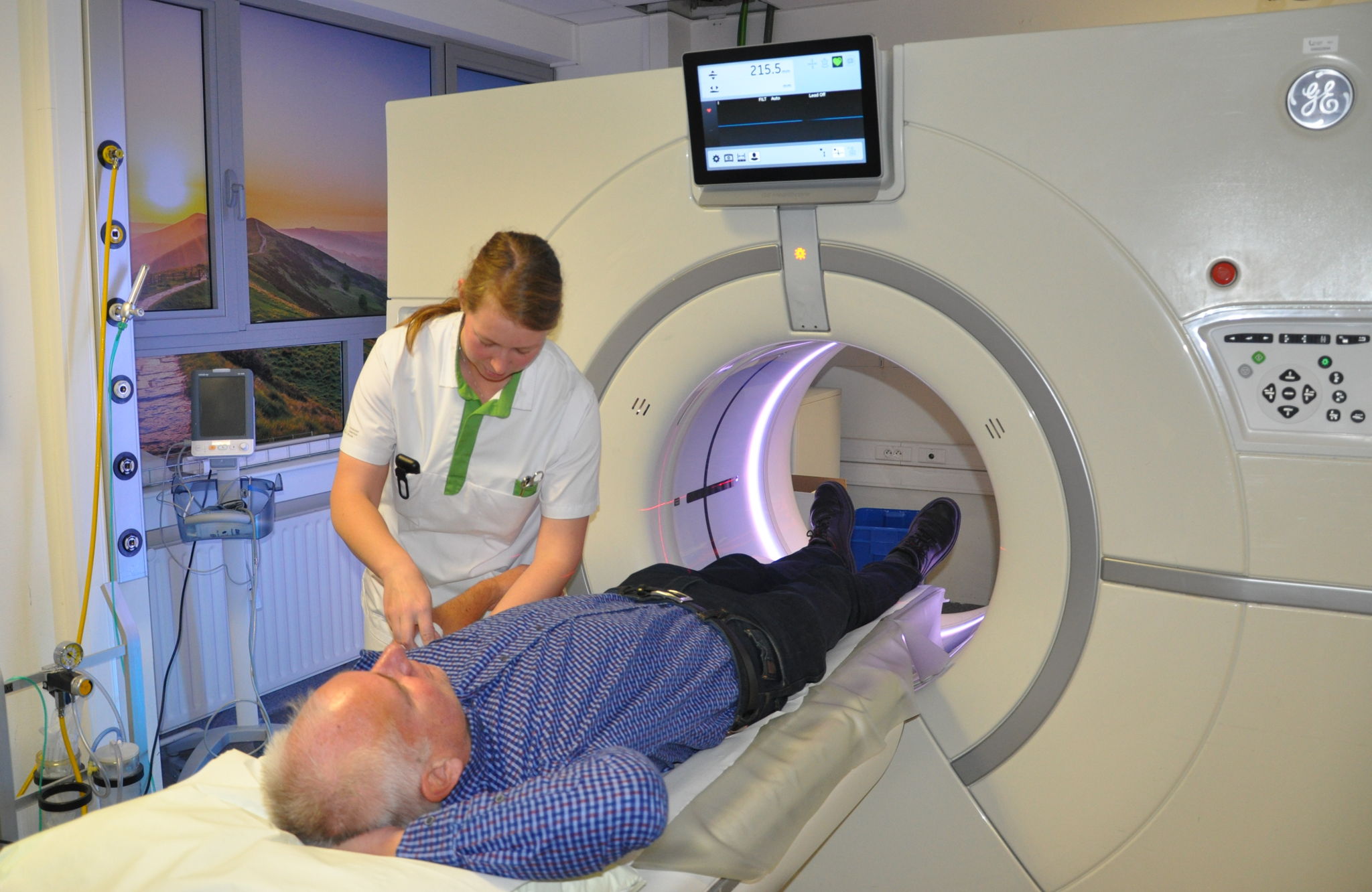 Gloednieuwe CT-scanner op Spoedgevallendienst UZ Brussel zorgt voor betere en veiligere detectie medische urgenties