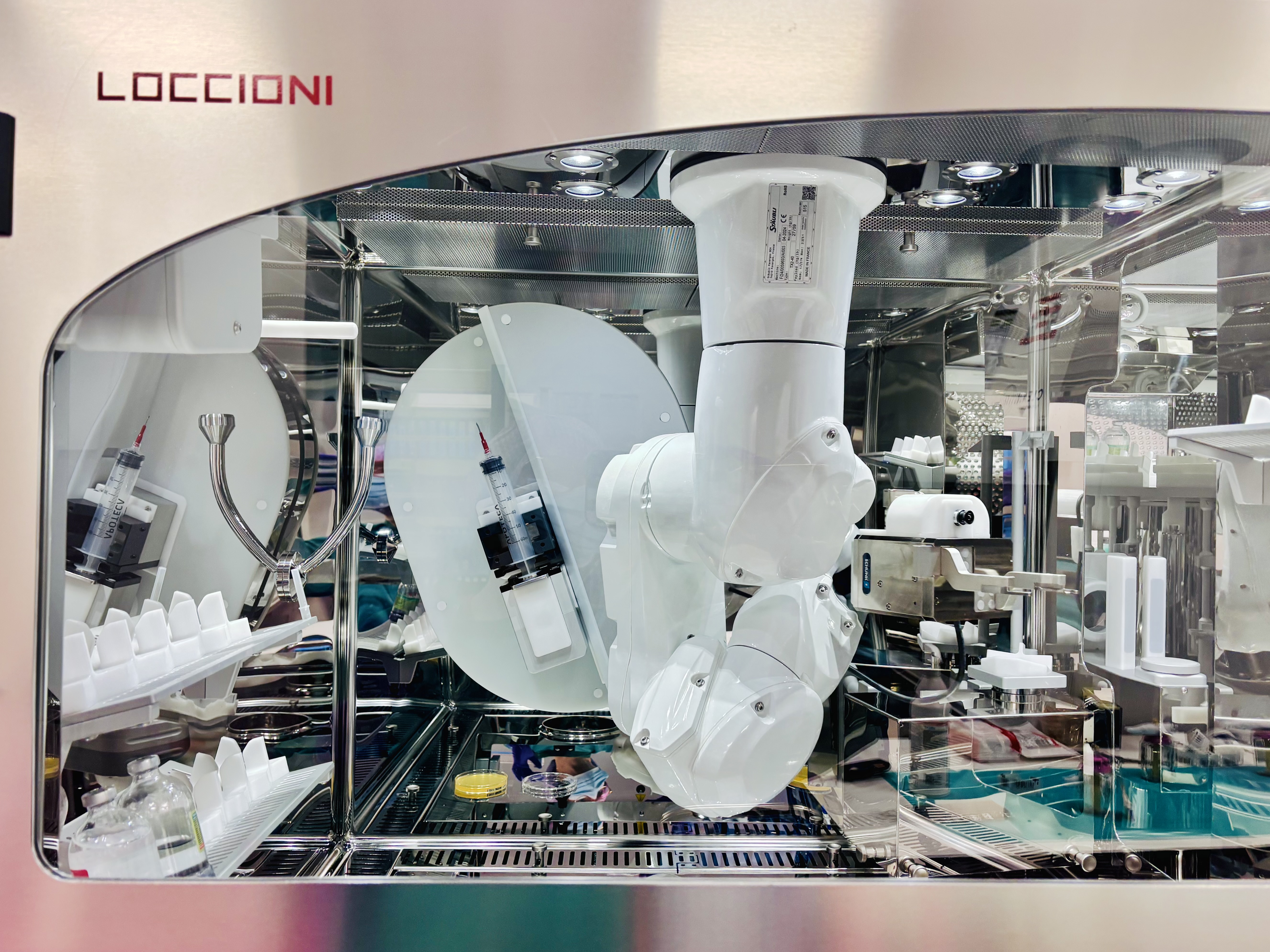 Des soins oncologiques plus sûrs, dès les coulisses : un nouveau robot protège les patients et le personnel soignant