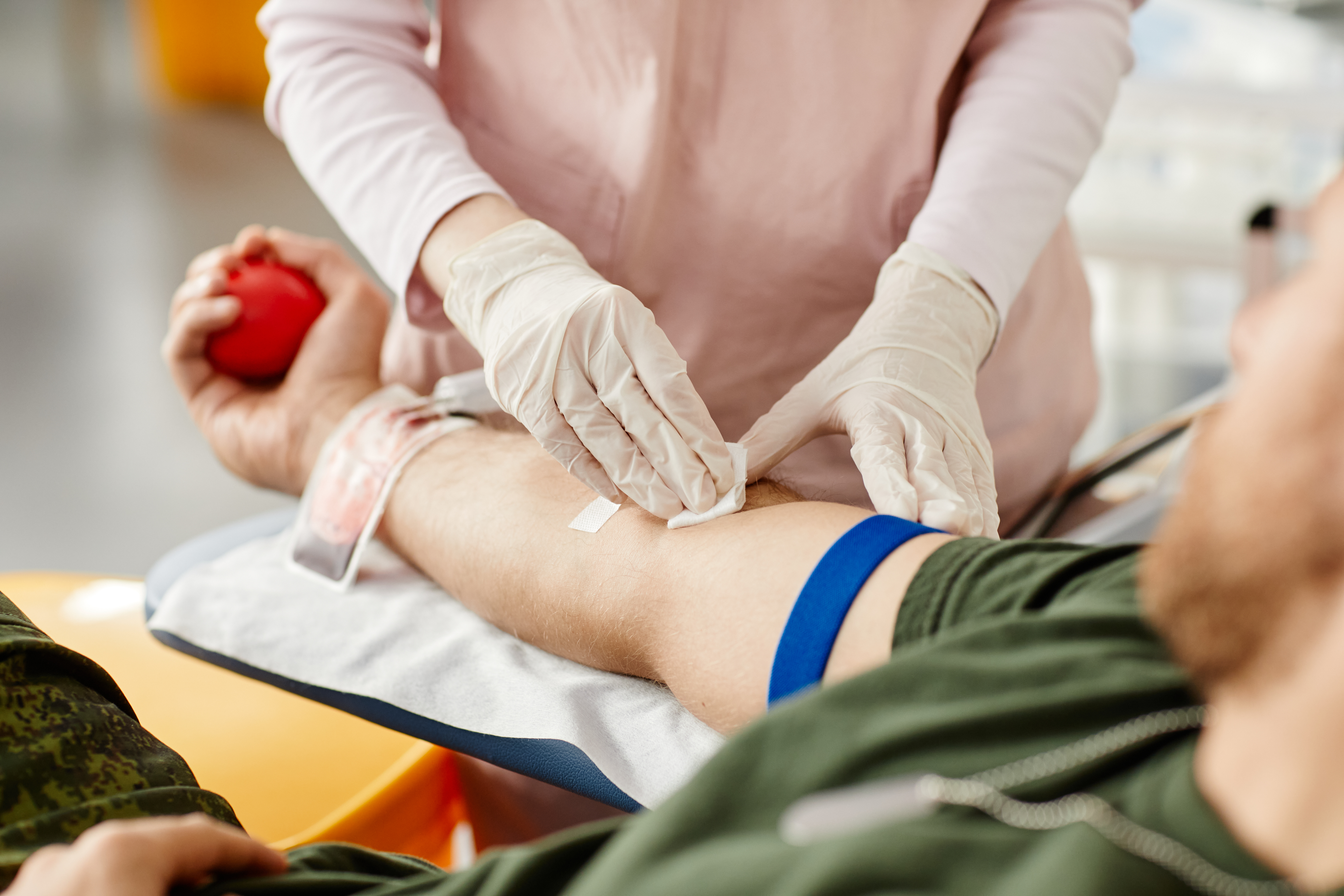 Twee prikjes kunnen een leven redden: stamceldonor worden is makkelijker dan je denkt