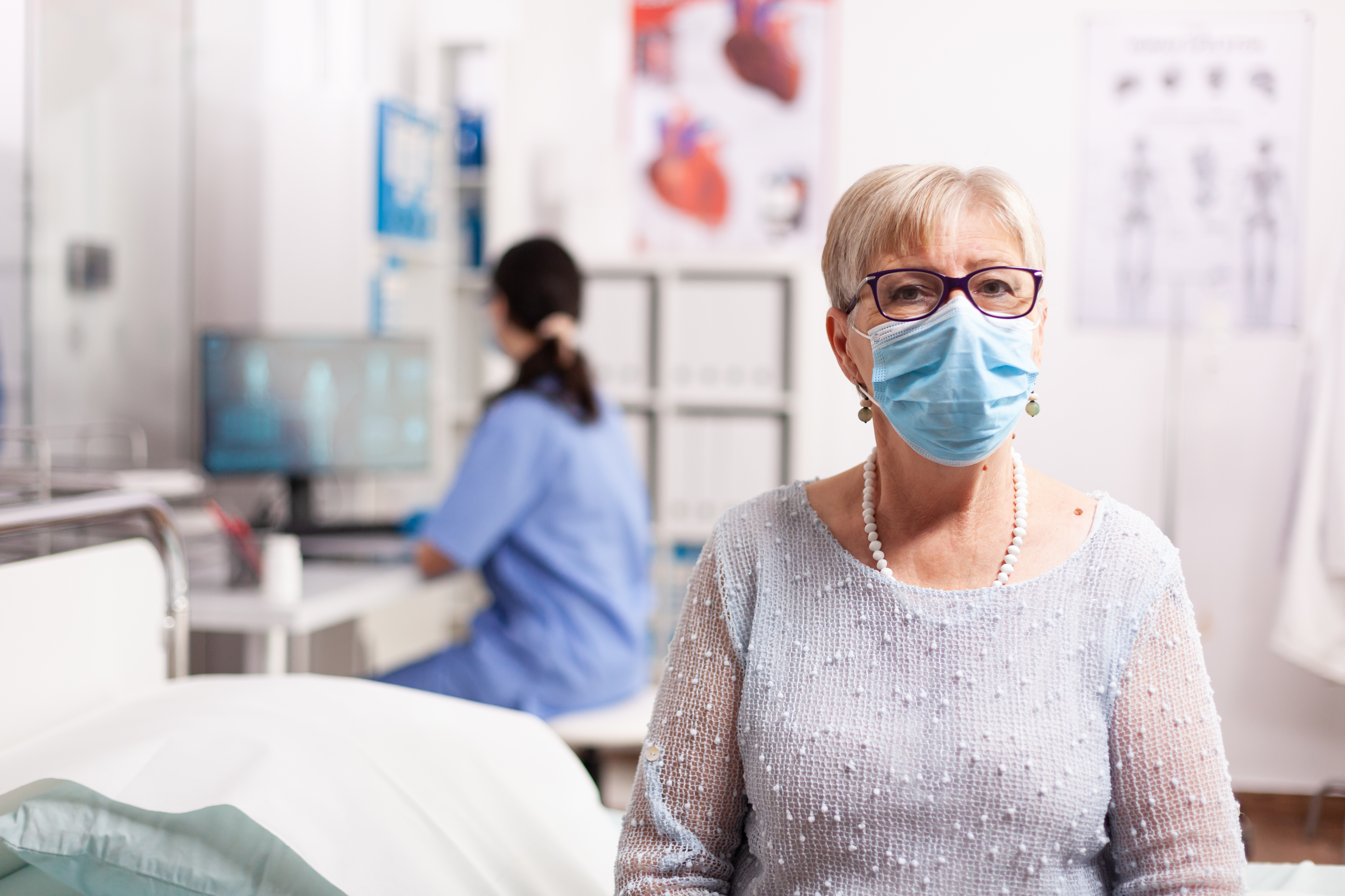 Des symptômes de refroidissement ? Portez toujours un masque à l’hôpital