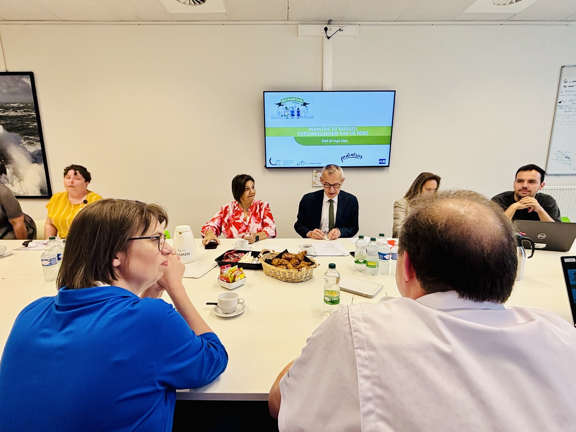 Bezoek minister van Volksgezondheid Frank Vandenbroucke en federaal volksvertegenwoordiger Fatima Lamarti aan PAika en het kinderziekenhuis